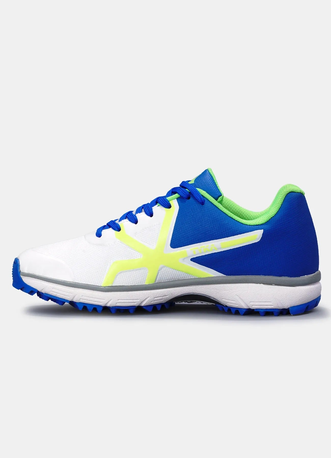 Tyka Champ 16 Junior Cricket Shoes