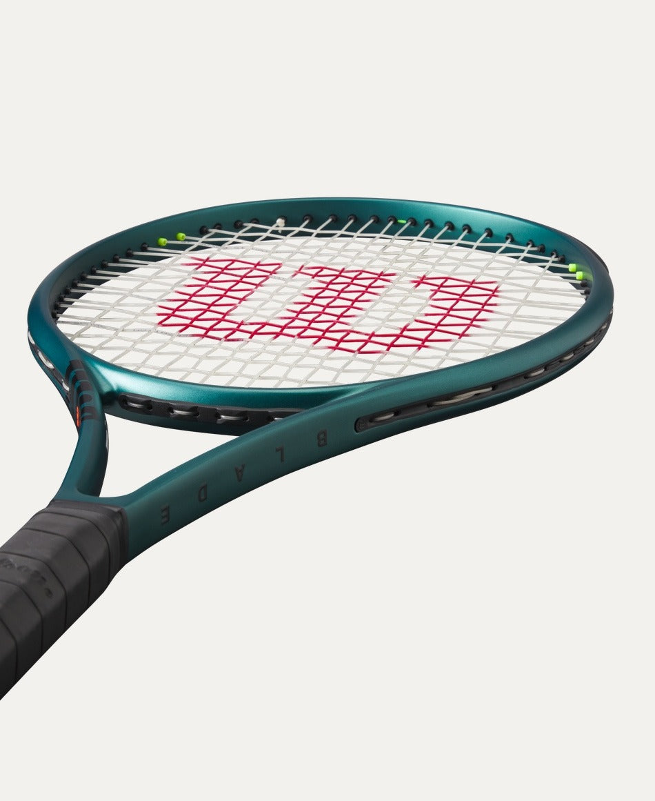 Wilson Blade 100 V9 Tennis Racket
