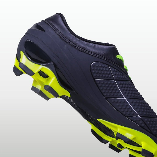 Laces and snug fit of the Nivia Dominator 2.0 football boots for control