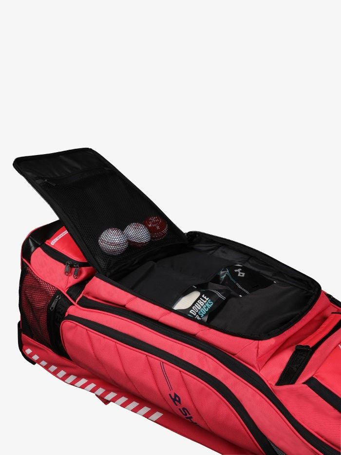 Shrey Legacy Duffle 120 wheelie cricket bag with telescopic pull handle extended