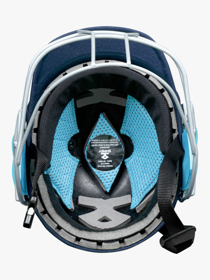 Blue and gray helmet Comfortable inner padding and chin strap of the Shrey Match 3.0 helmet