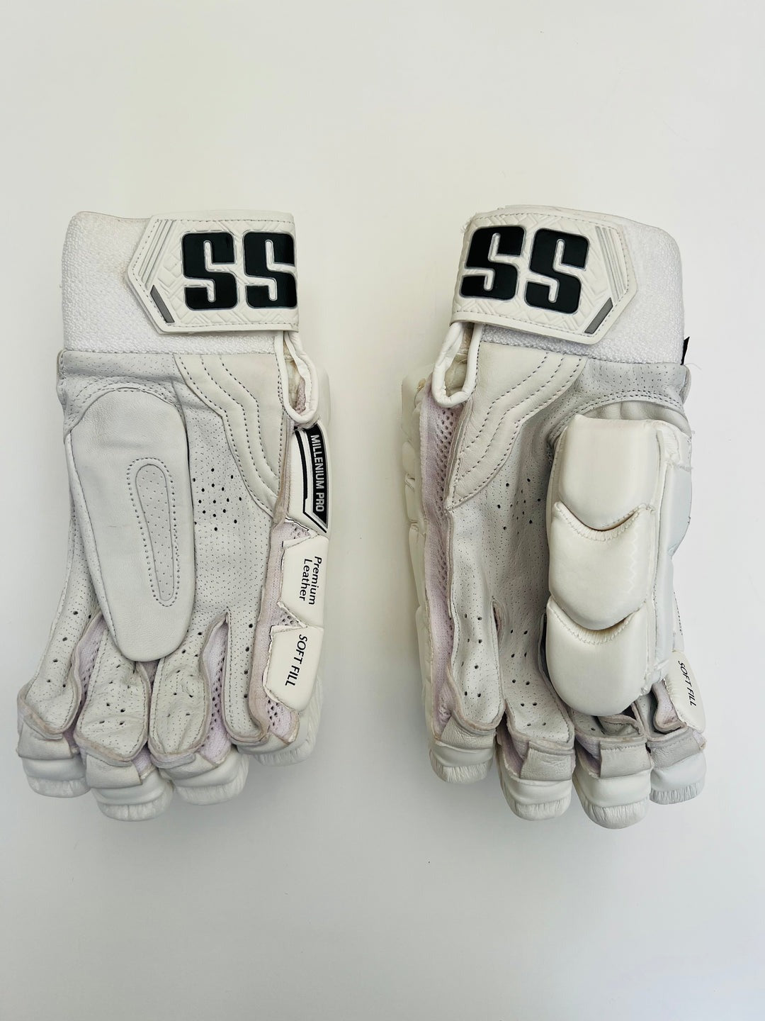 Flexible finger section of the SS Millennium Pro batting gloves