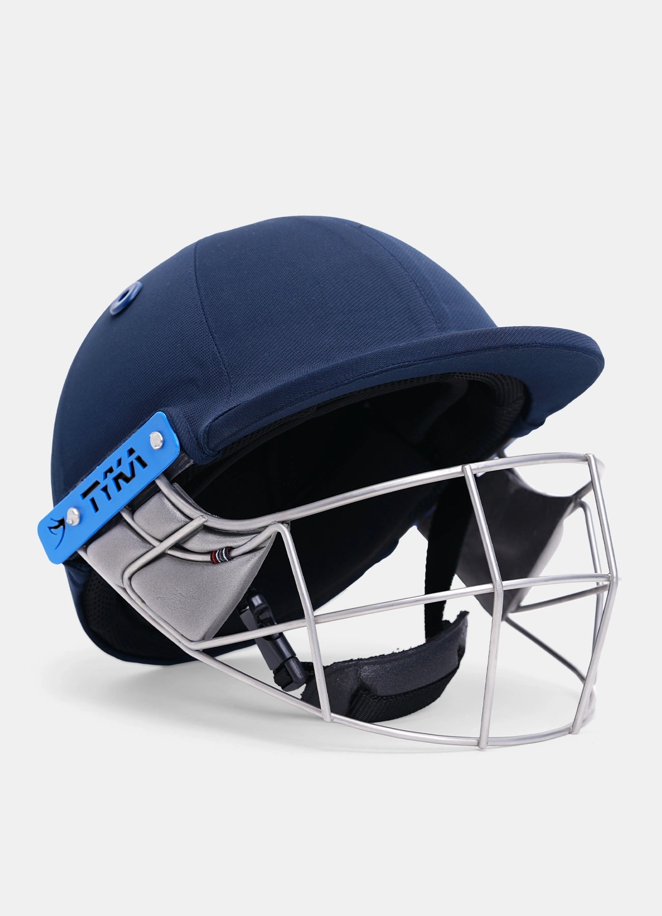 Visor mounting and side fittings on the Tyka Force cricket helmet